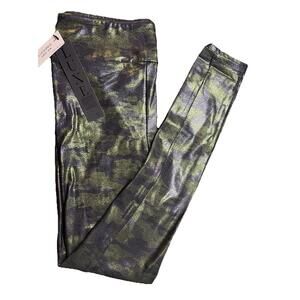 NWT LuLaRoe Luxe Shiny Green And Black Camo Leggings Size Medium (W 8-10)